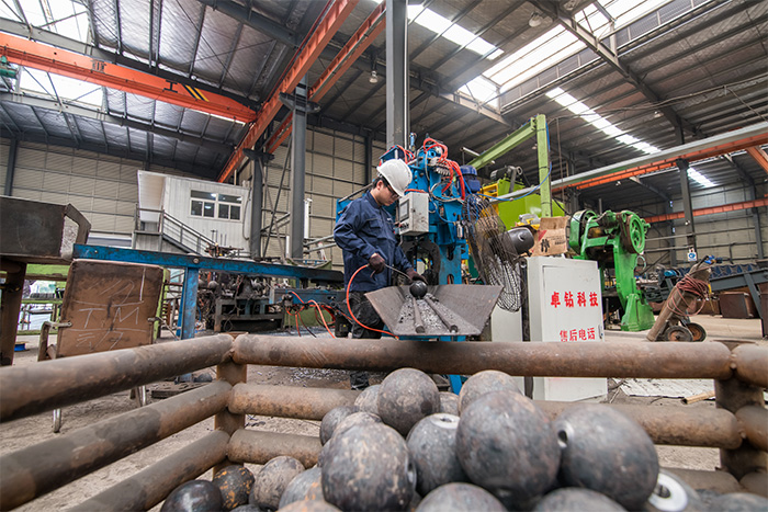 甘肅網(wǎng)架配件-螺栓球加工車間